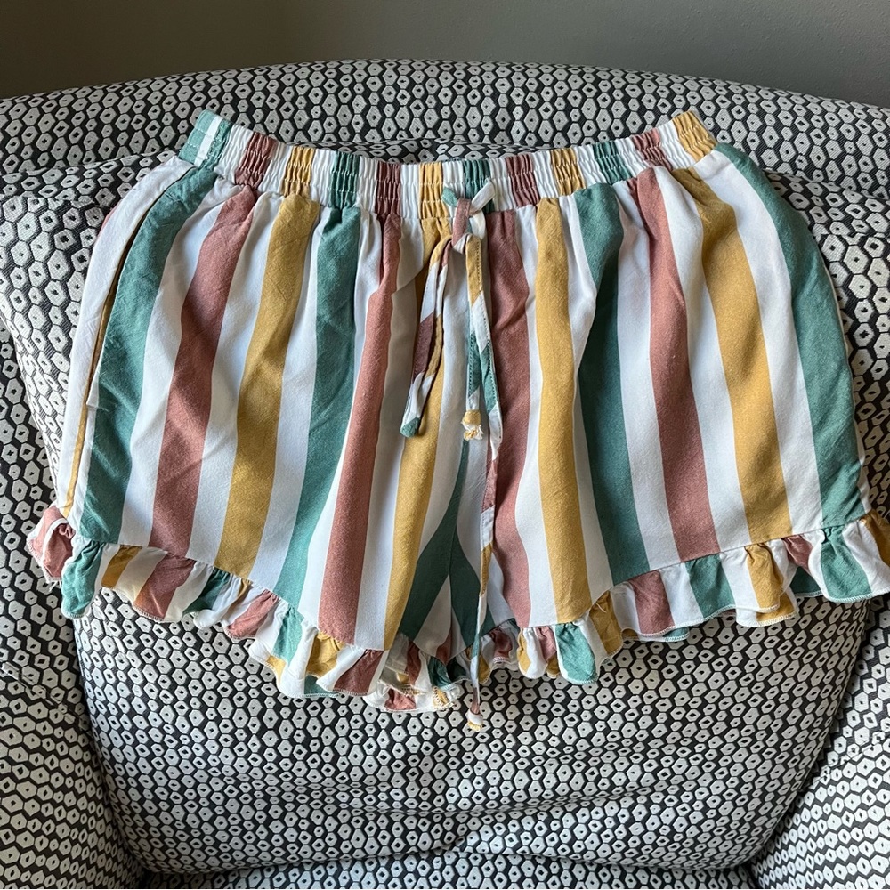 American Eagle - striped ruffled shorts